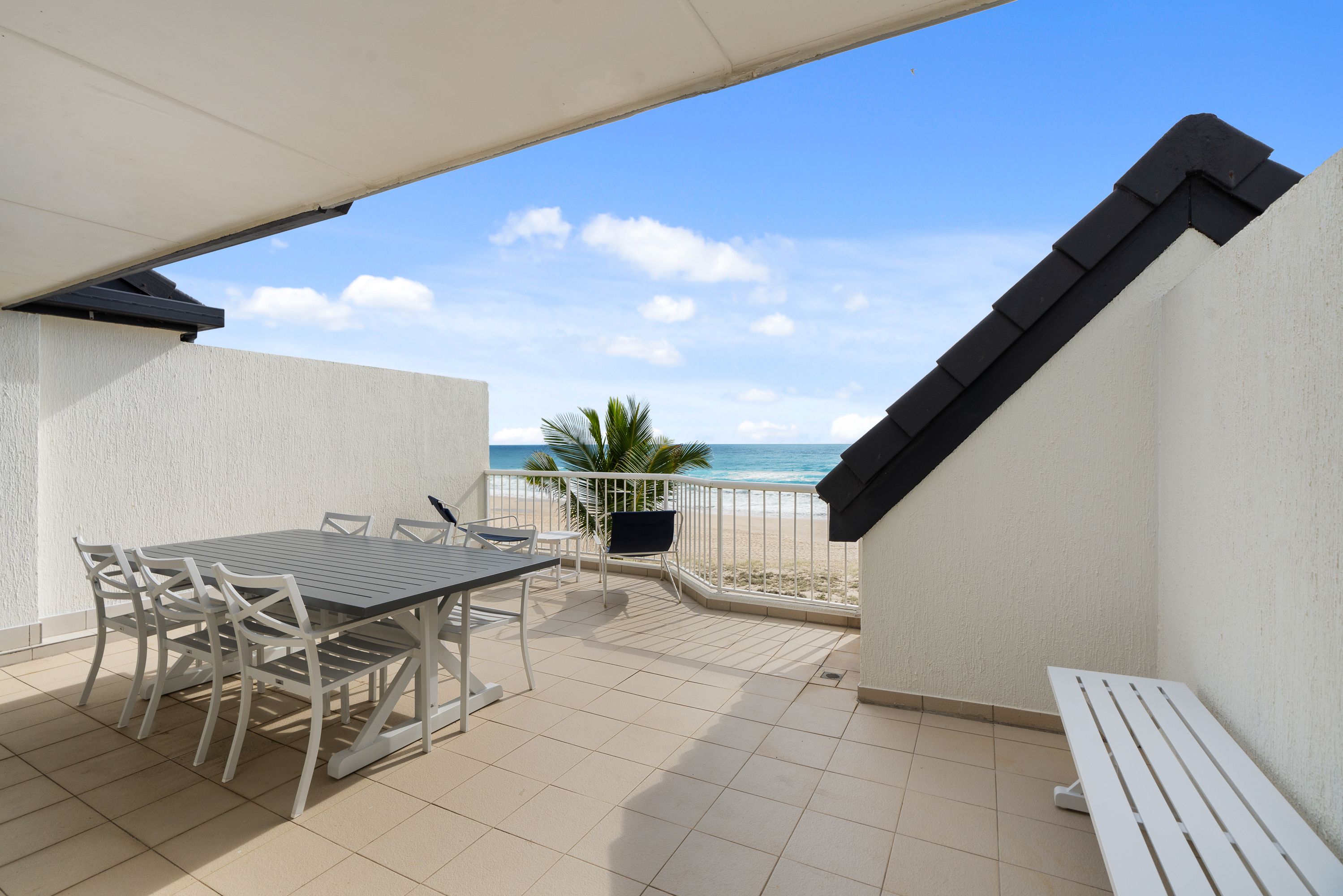 Apartment 27 - Balcony Open to the Sky